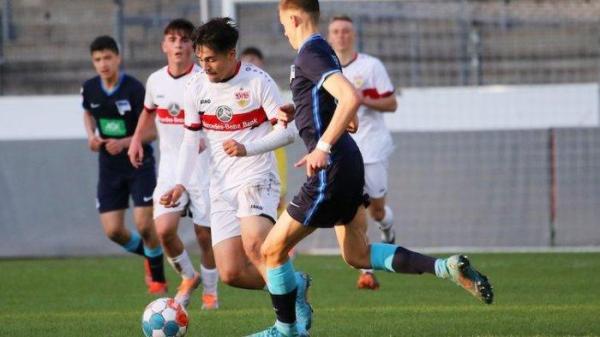 PEMAIN KETURUNAN - Pemain keturunan Jerman Laurin Ulrich ketika memperkuat akademi klub Bundesliga Jerman, VFB Stuttgart pada Juli 2022 silam. (Website VFB Stuttgart - 4/4/2025)