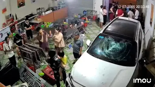 Bị ô tô lao vào nhà làm hư hỏng đồ đạc, làm sao để lời hứa đền bù được thực thi? - Ảnh 1.