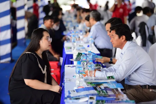 Sáng nay 19-7: Ngày hội tư vấn nguyện vọng xét tuyển 2025 tại TP.HCM và Hà Nội - Ảnh 2.