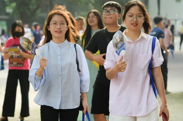 Sáng nay 19-7: Ngày hội tư vấn nguyện vọng xét tuyển 2025 tại TP.HCM và Hà Nội - Ảnh 2. Sáng nay 19-7: Ngày hội tư vấn nguyện vọng xét tuyển 2025 tại TP.HCM và Hà Nội - Ảnh 4.