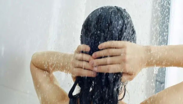 Bahu used to take time to bathe in the bathroom, one day the mother -in -law looked at the bathroom and saw the scene in front ...