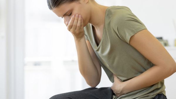 Why is there often a prick or burning sensation in the throat? These can cause symptoms of this stomach disease Why is there often a prick or burning sensation in the throat? These can cause symptoms of this stomach disease