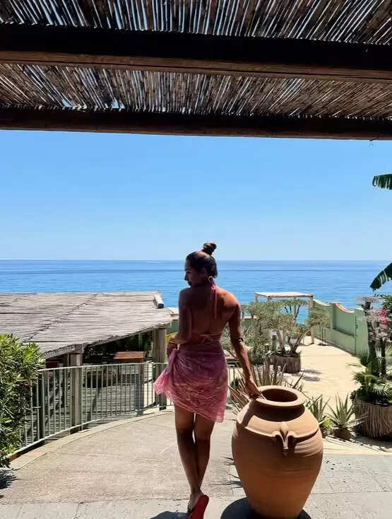 Malaika Arora's pink bikini is celebrated, even at the age of 51, there is an example of fitness