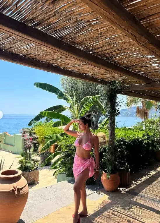 Malaika Arora's pink bikini is celebrated, even at the age of 51, there is an example of fitness