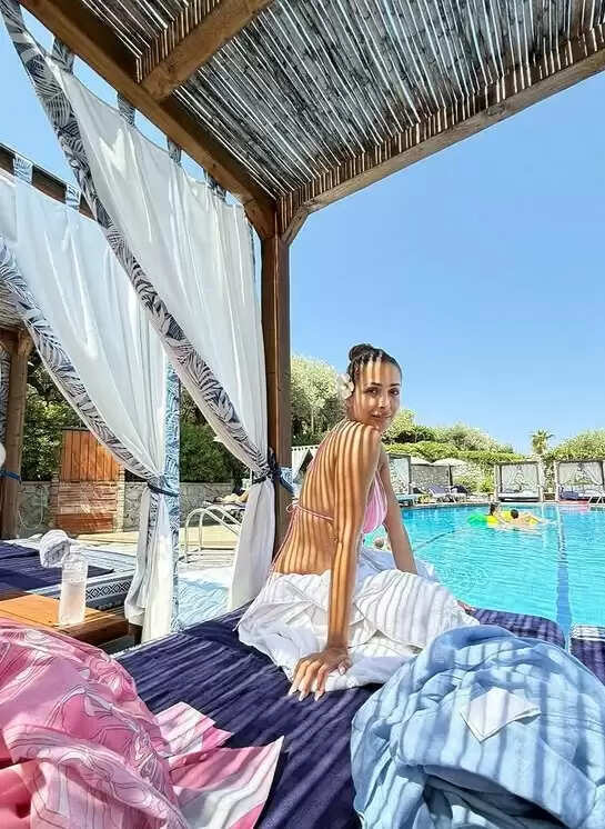 Malaika Arora's pink bikini is celebrated, even at the age of 51, there is an example of fitness
