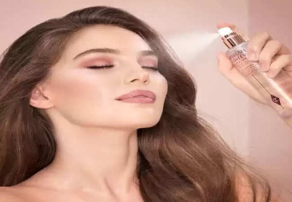 Travel-friendly tips to maintain makeup in summer