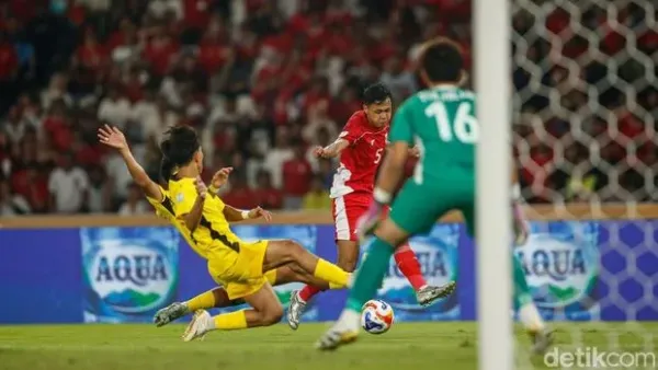 Timnas Indonesia U-23 ditahan imbang Malaysia tanpa gol di Piala AFF U-23 2025. Garuda Muda tetap lolos ke semifinal sebagai juara grup. Matchday pamungkas Grup A Piala AFF U-23 mempertemukan Indonesia vs Malaysia. Duel digelar di Stadion Utama Gelora Bung Karno, Jakarta, Senin (21/7/2025) malam WIB.