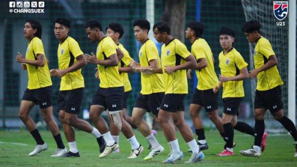 LATIHAN THAILAND -  Sesi latihan Timnas Thailand U23 menjelang pertandingan grup C Piala AFF U23 2025 di Jakarta, Selasa (15/7/2025). (Facebook Changsuek - 16/7/2025)