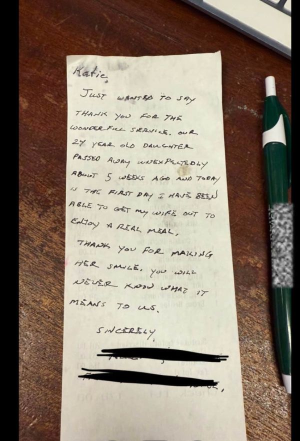 server shares customer note left her sobbing