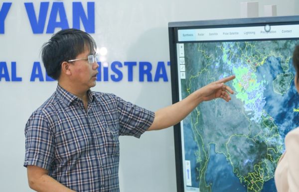 Vì sao phía bắc tâm bão số 3 giảm mưa, hửng nắng? - Ảnh 3.