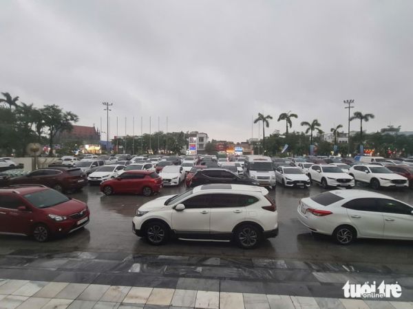 Cung văn hóa Việt Tiệp thành bãi xe 'khổng lồ' miễn phí trong bão số 3 - Ảnh 1. hải phòng - Ảnh 1.