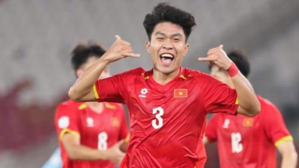 SELEBRASI VIETNAM U23 - Pemain bek-tengah Vietnam U23, Pham Ly Duc, melakukan selebrasi usai menjebol gawang Kamboja pada laga grup B Piala AFF U23 2025 di Stadion Utama Gelora Bung Karno, Selasa (22/7/2025). (Facebook VFF - 22/7/2025)