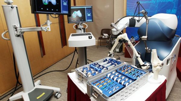 Smart robotics changed the picture of joint replacement surgery, now less pain, rapid rest