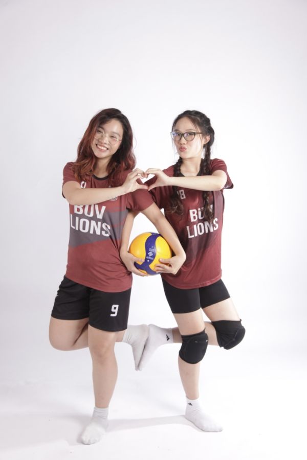 Ha Linh (L) and Thuy Linh secured U.K. scholarships after studying at BUV. Photo courtesy of BUV