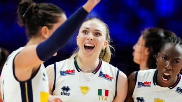 VOLI ITALIA VNL - Aksi pemain Italia saat berhasil mengalahkan China 3-0 (25-21, 32-30, 25-11) dalam lanjutan VNL 2025 pekan kedua, 22 Juni 2025, di Kai Tak Arena, Hong Kong. (Volleyball World)
