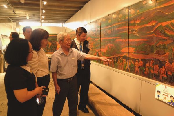 Họa sĩ Quách Phong: 16 năm vẽ lịch sử bằng tranh - Ảnh 1. Họa sĩ Quách Phong: 16 năm vẽ lịch sử bằng tranh - Ảnh 1.