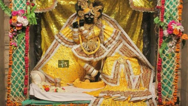 Banke Bihari Jhula Significance: Why are Thakur Banke Bihari in Hindole? Learn the recognition behind this Banke Bihari Jhula Significance: Why are Thakur Banke Bihari in Hindole? Learn the recognition behind this