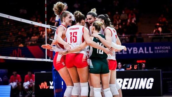 VOLI PUTRI POLANDIA - Selebrasi penggawa voli putri Polandia Ketika berhadapan dengan Thailand dalam ajang VNL 2025 pekan pertama pada 4 Juni 2025 di Beijing, China.