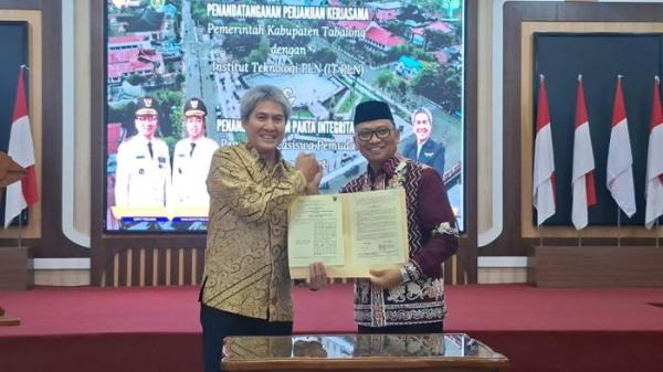 Bupati Tabalong, HM Noor Rifani dengan Rektor IT PLN, Prof Iwa Garniwa,2