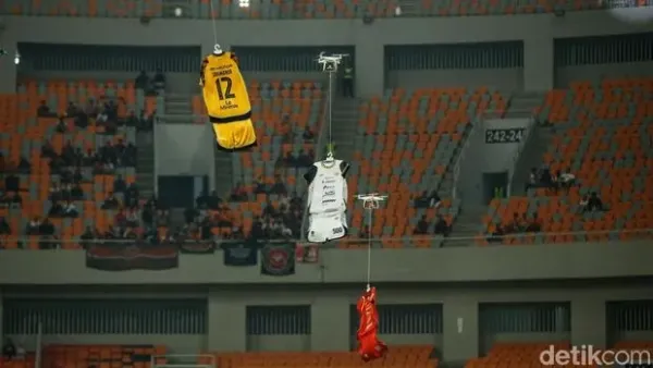 Persija menggelar perkenalan tim dan jersey untuk musim 2025/2026 di JIS, Jakarta, Sabtu, (26/7/2025).