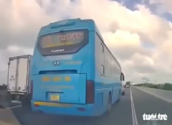 xe khách - Ảnh 1.