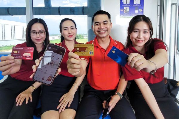 Cán bộ, nhân viên truyền thông Agribank trải nghiệm chụp ảnh trên tàu metro số 1 - Ảnh 13. Agribank - Ảnh 19.