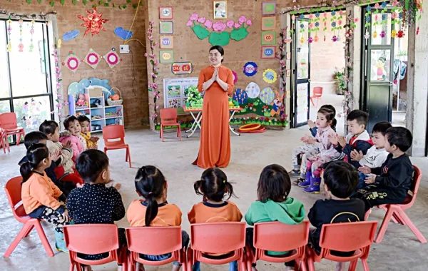 Đột phá về tiền lương cho giáo viên - Ảnh 3. Đột phá về tiền lương cho giáo viên - Ảnh 3.