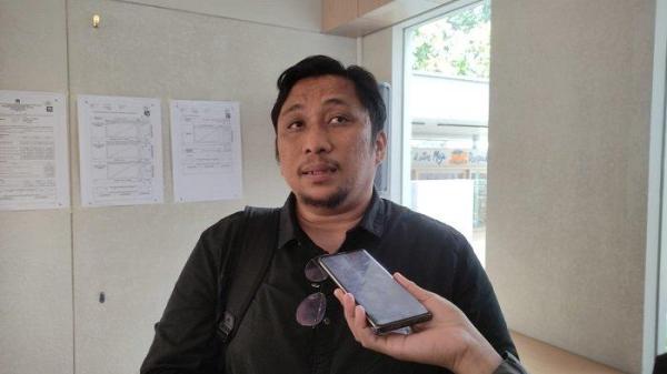 FERI AMSARI - Pakar Hukum Tata Negara dari Universitas Andalas, Feri Amsari, saat ditemui awak media di Kawasan Kalibata, Jakarta, Selasa (26/11/2024).