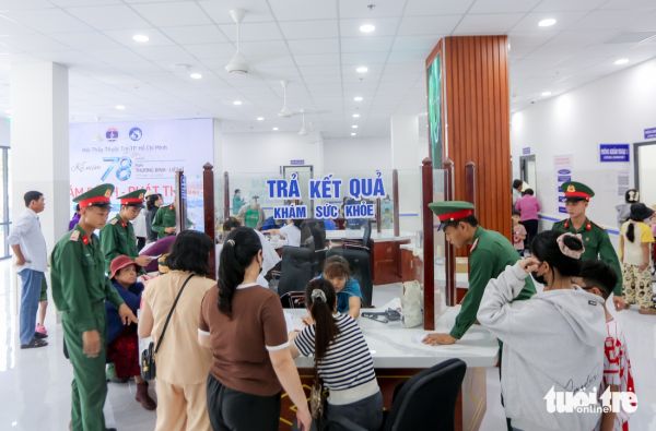 Bác sĩ trẻ mang y tế chuyên sâu đến gần hơn với người dân Côn Đảo- Ảnh 4. Bác sĩ trẻ mang y tế chuyên sâu đến gần hơn với người dân Côn Đảo - Ảnh 3.