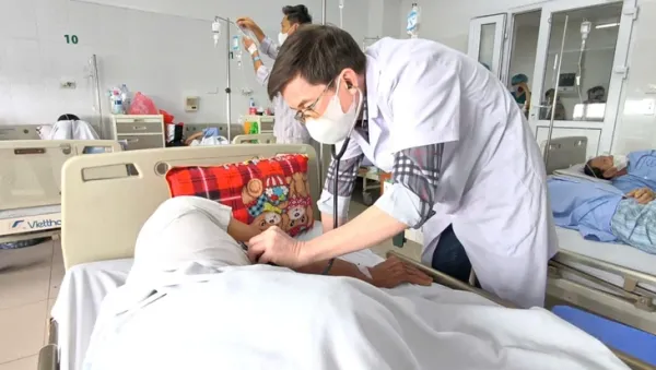 Ăn tiết canh, nem chua: Hai người nhập viện vì liên cầu khuẩn lợn, mất thính lực vĩnh viễn - Ảnh 1. Ăn tiết canh, nem chua: Hai người nhập viện, mất thính lực vĩnh viễn - Ảnh 1.