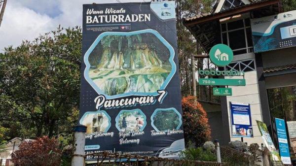 Suasana di depan pintu gerbang Wana Wisata Baturraden yang akan menuju ke pancuran pitu dan sejumlah objek wisata lain, Kamis (2/1/2025).