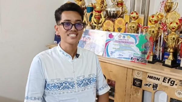 KETUA RW GEN Z - Sosok Tri Krisna Murti, ketua RW Gen Z yang masih berusia 20 tahun dari Jakarta Utara. Krisna kini menjabat sebagai ketua RW 02 Kelurahan Pademangan Barat, Kecamatan Pademangan, Jakarta Utara. (TRIBUNJAKARTA.COM/GERALD LEONARDO AGUSTINO).