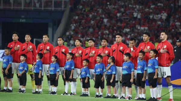 FINAL AFF U23 - Pesepak bola Timnas U-23 Indonesia foto Bersama sebelum melawan Timnas Vietnam pada final Piala AFF U-23 di Stadion Utama Gelora Bung Karno (SUGBK), Jakarta, Selasa (29/7/2025). Sementara Indonesia tertinggal 1-0 dari Vietnam. Foto diambil menggunakan kamera Canon EOS R1 dengan lensa RF 100-500mm. TRIBUNNEWS/HERUDIN
