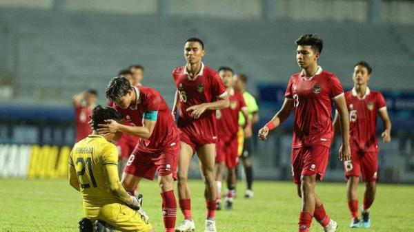 Momen Ernando Ari setelah tepis penalti pemain Vietnam di final Piala AFF U23 2023