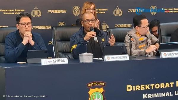 Konferensi pers pengungkapan kasus kematian diplomat Kemlu Arya Daru Pangayunan di Polda Metro Jaya, Jakarta Selatan, Selasa (29/7/2025).
