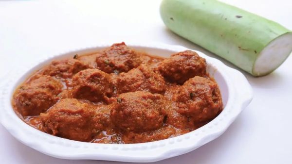 Steamed Lauki Kofta and Tomato Gravy
