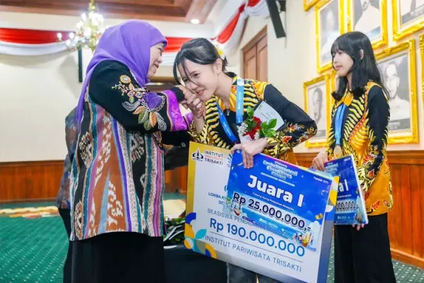 Gubernur-Jatim-Khofifah-2.jpg