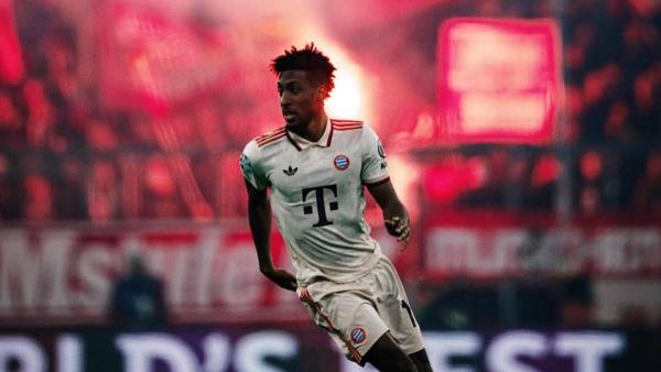 BURSA TRANSFER - Sosok Kingsley Coman ketika menggiring bola saat bermain membela Bayern Munchen (7/3/2025).