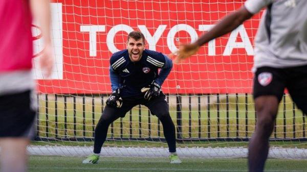 LATIHAN DALLAS - Pemain kiper Timnas Indonesia Maarten Paes dalam sesi latihan tim FC Dallas pada musim kompetisi Major League Soccer 2025, 10 Mei 2025. (Instagram Dallas - 24/5/2025)