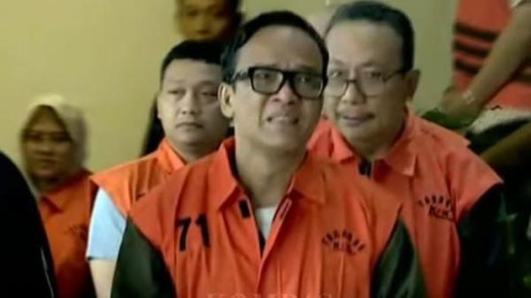WAMENAKER TERSANGKA -  Tangis Wakil Menteri Tenaga Kerja (Wamenaker) Immanuel Ebenezer alias Noel setelah ditetapkan sebagai tersangka  kasus pemerasan pengurusan sertifikat K3 (Keselamatan dan Kesehatan Kerja) di Kementerian Ketenagakerjaan.