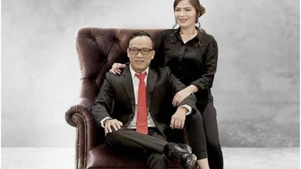 Istri Noel, Silvia saat berpose bersama