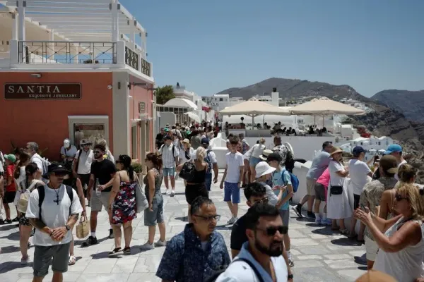 Passengers of cruise ship 