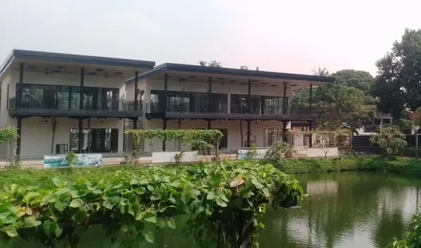 Ingin melepas penat dari hiruk-pikuk dan rutinitas kerja. Warga Jakarta Selatan bisa coba datangi CIBIS Park, tempatnya yang nyaman cocok untuk bersantai di akhir pekan.