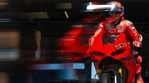 MARC MARQUEZ - Pembalap Ducati Lenovo Team, Marc Marquez mengendarai Panigale V4 generasi ke-7 saat melakukan pengenalan lintasan di Sirkuit Balaton Park Hungaria, Selasa (5/8/2025) pagi waktu setempat. MotoGP Hungaria 2025 dijadwalkan berlangsung 22-24 Agustus.