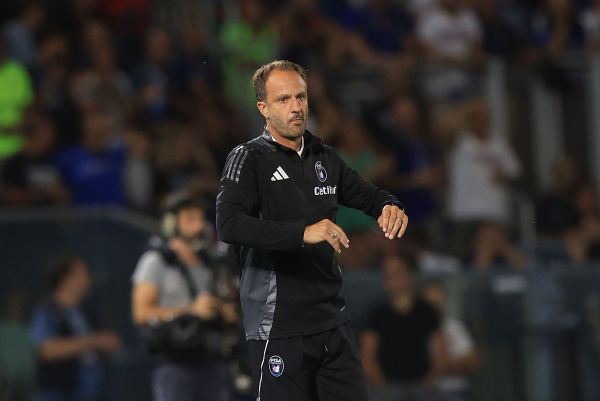 PISA, ITALY - AUGUST 30: Alberto Gilardino, manager of Pisa Sporting Club, reacts during the Serie A match between Pisa SC and AS Roma at Arena Garibaldi on August 30, 2025 in Pisa, Italy. (Photo by Gabriele Maltinti/Getty Images)