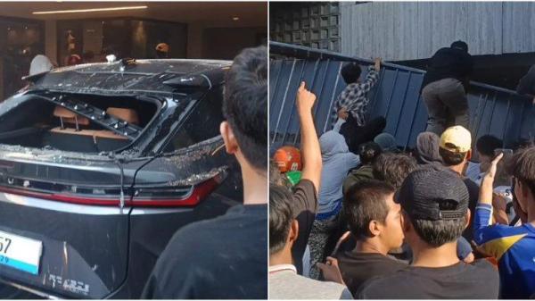 DIRUSAK  - Kondisi bagian dalam rumah Ahmad Sahroni di Jalan Swasembada Timur XXII, Kelurahan Kebon Bawang, Tanjung Priok, Jakarta Utara yang digeruduk dan dihancurkan warga. Kondisi rumah itu hancur parah, kaca-kacanya pecah, dan warga menjarah seisinya pada Sabtu (30/8/2025). 