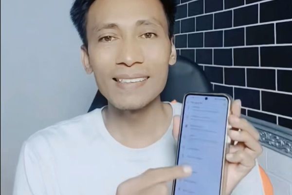 Ashliy Dien Bakir, seller akun Toko Khas Madura, mengalami kerugian penjualan setiap hari karena fitur live Tiktok dimatikan, Senin (1/9/2025).