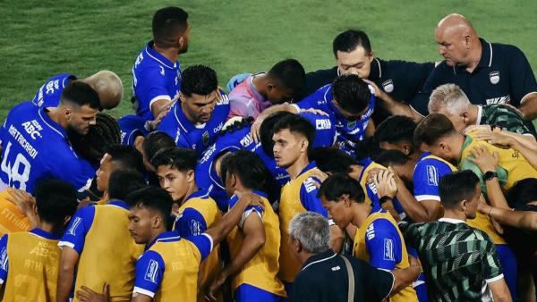 POTRET FOTO BERSAMA SKUAD PERSIB BANDUNG - Skuad Persib Bandung jelang laga di Super League 2025/2026.