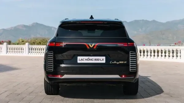 VinFast Lac Hong 900 LX
