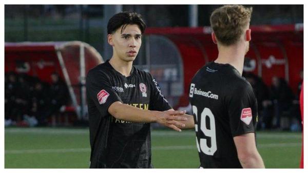 ABROAD INDONESIA - Pemain naturalisasi Indonesia Dion Markx ketika memperkuat TOP Oss pada sebuah pertandingan di musim kompetisi Liga 2 Belanda atau Eerste Divisie 2024/2025. (Instagram Dion Markx - 22/42025).